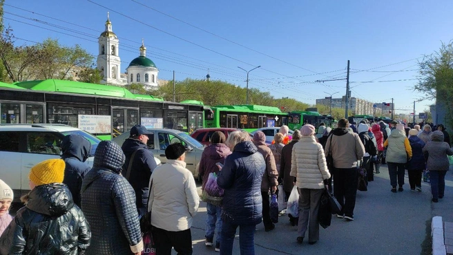Сотни православных оренбуржцев отмечают Радоницу и едут на кладбище | Источник: мэрия Оренбурга / T.me