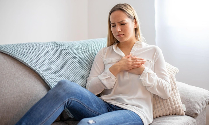 Когда дико колотится сердце: кардиолог Кореневич рассказала, как отличить паническую атаку от серьезной проблемы | doctorpiter.ru