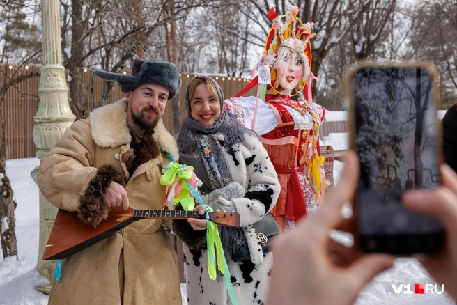 И куда же без снимка на память! | Источник: Алексей Волхонский / V1.RU