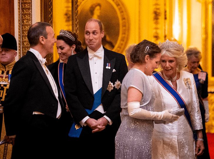 Фото №5 - Выход будущей королевы: герцогиня Кейт в эффектном образе на приеме в Букингемском дворце
