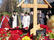 На Новодевичьем кладбище проходят поминки по Владимиру Жириновскому – видео