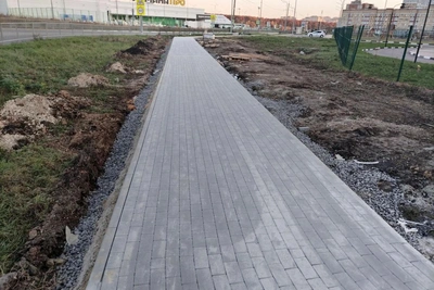 В Елецком строят пешеходную дорожку от школы к торговому центру