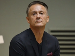 Олег Меньшиков стал жертвой мошенников. Актера могут оставить без московской квартиры