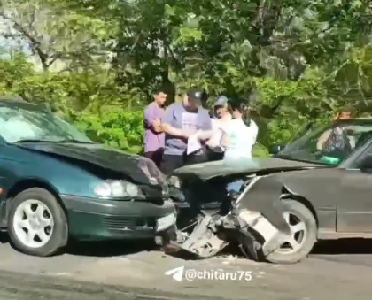 Машина подъезжает видео