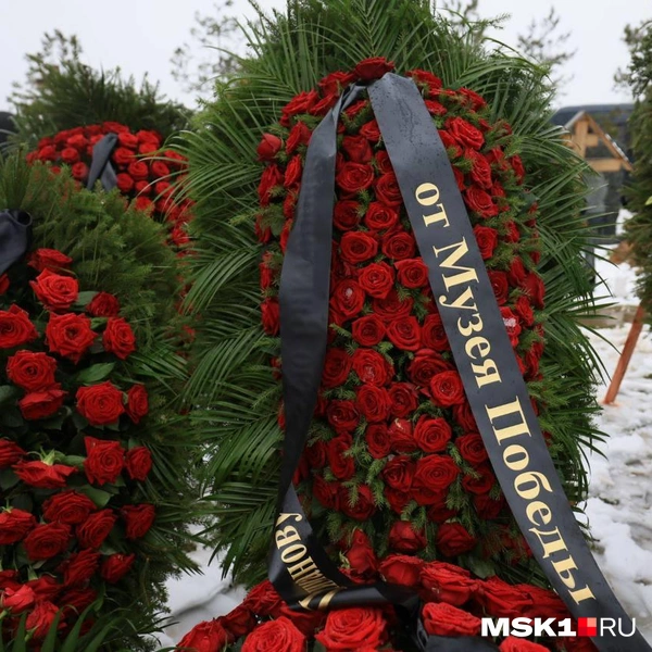 Цветы прислали и от музея Победы | Источник: Артем Устюжанин / MSK1.RU