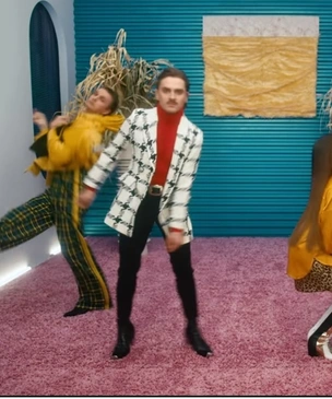 Новый заводной танцевальный челлендж от Little Big — Go Bananas (видео)