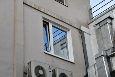 Курганская жительница через приставов заставила застройщика сделать ремонт