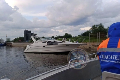 В Неве пробило катер с людьми, в Кировске утонул мужчина