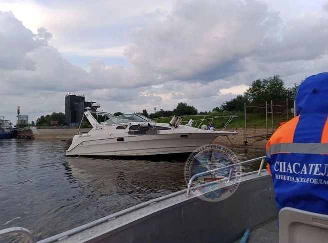 ЧП на воде: в Неве пробило катер с людьми, в Кировске мужчина утонул | www.fontanka.ru