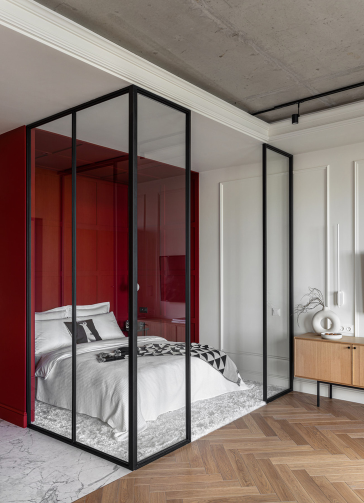 Спальня в маленькой квартире: 6 практичных решений