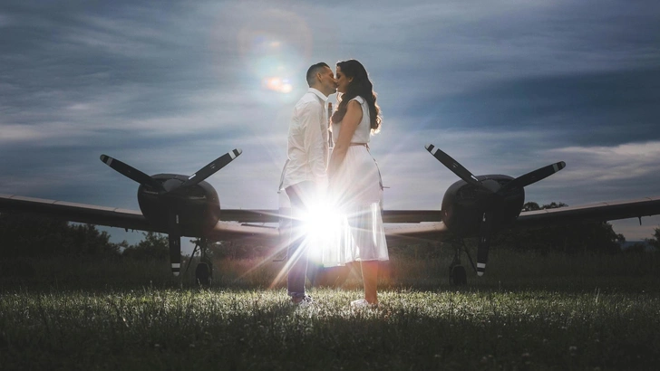 «Женщина расцветает»: 6 плюсов отношений, в которых мужчина любит больше | Источник: Unsplash