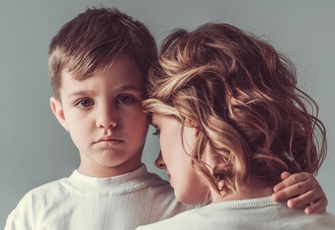 Женщина-яд: 6 признаков, что вы уже травмировали своего ребенка (и что с этим делать)