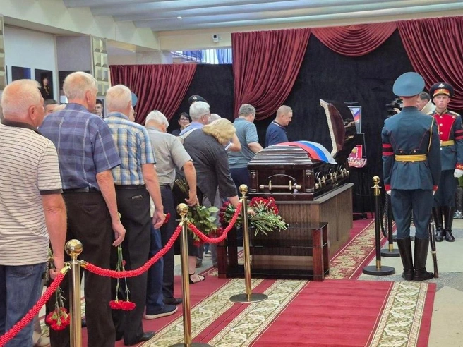 Прощание прошло в холле Дома офицеров Волгоградского гарнизона | Источник: Ирина Яковлева / V1.RU