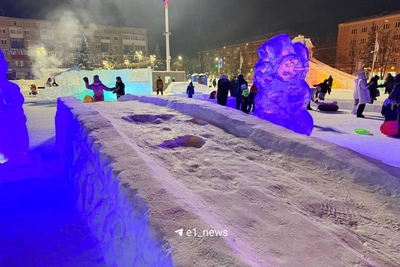 Ледовые горки в Каменске-Уральском опасны из-за выбоин