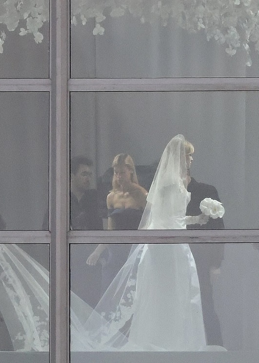 Пять фактов о сенсационном свадебном платье Николы Пельтц