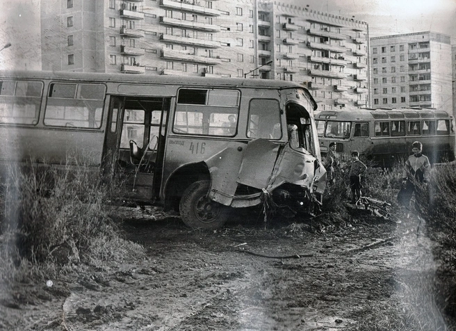 А в Новоильинке автобус и вовсе проскользил по «каше» и угодил в ДТП | Источник: nkm42 / Vk.com