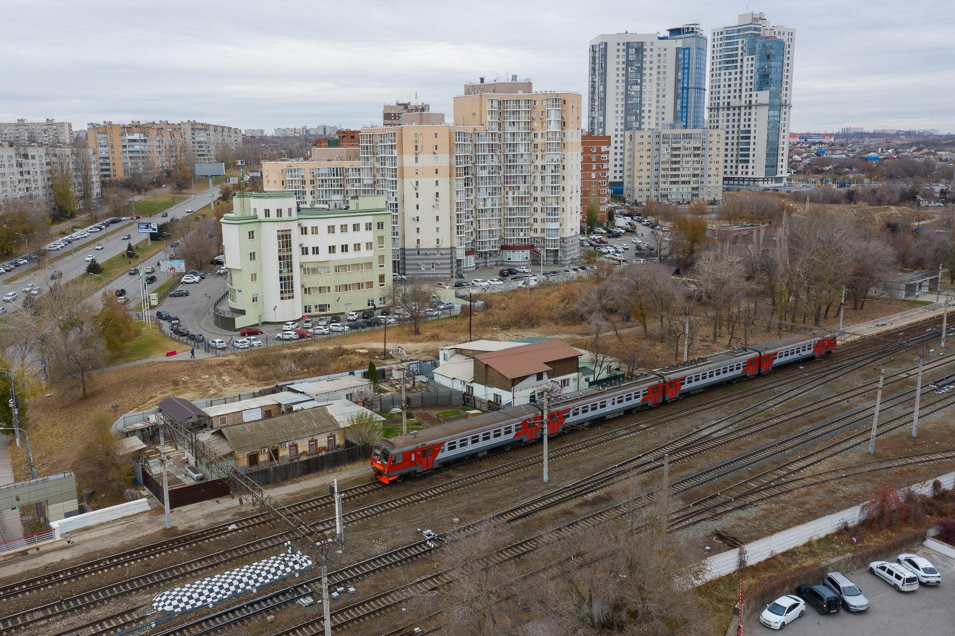 Как в самом центре Волгограда живут частники, затерявшиеся между железной  дорогой и новостройками - 27 ноября 2021 - V1.ру