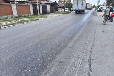 Лужа масла на дороге Волгограда спровоцировала ДТП: видео