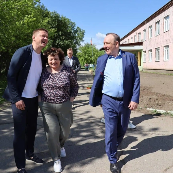 Обращает на себя лаконичный дизайн обуви депутата | Источник: Красноштанов. О важном / t.me