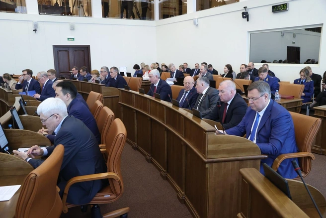 Депутаты на сессии 24 апреля | Источник: сайт заксобрания Красноярского края / sobranie.info