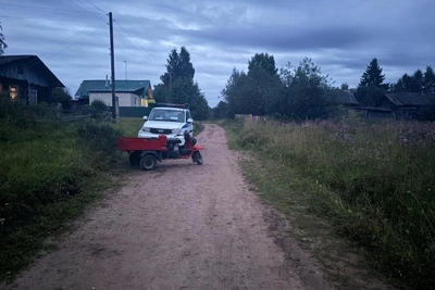 Мужчина погиб при опрокидывании мотороллера в Архангельской области