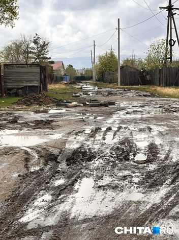 Шлейф газификации. Улица в Чите превратилась в месиво после работ — машины не могут проехать, пожилые не могут ходить | Источник: очевидец