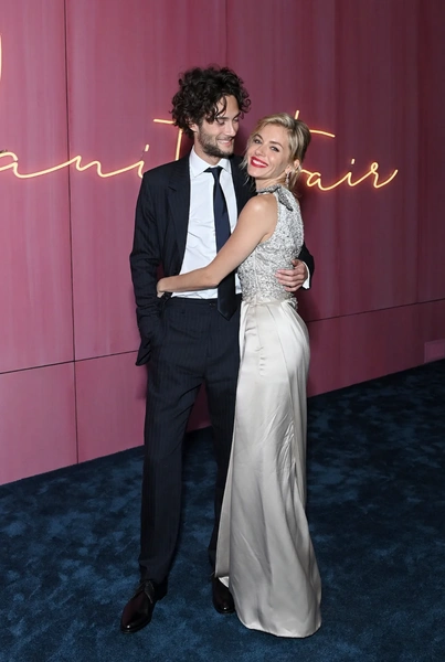 Сиенна Миллер и Оли Грин | Источник: Соцсети