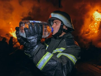 Ростислав фотографирует и своих коллег | Источник: «Пожарный с Урала» / Vk.com