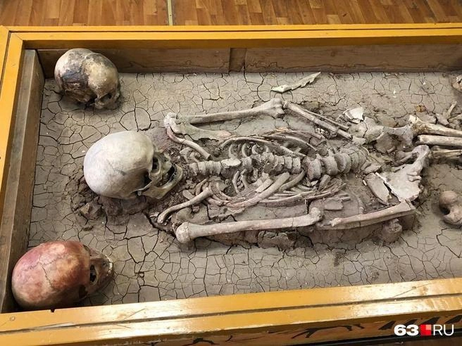 «Прощалась с Григорием Сергеевичем вся Самара. А действующий губернатор Александр Свербеев, отдавая дань уважения бывшему коллеге, на коленях стоял перед гробом во время отпевания (сейчас такое сложно представить). Далее тело было отправлено на станцию Неприк. Оттуда до Страхово гроб несли на руках крестьяне&nbsp;— это около 25 верст. За гробом опять же шел действующий губернатор. На минутку, это февраль и сугробы огромные»,&nbsp;— рассказала 63.RU Екатерина Мишанина | Источник: Валерия Гудалина