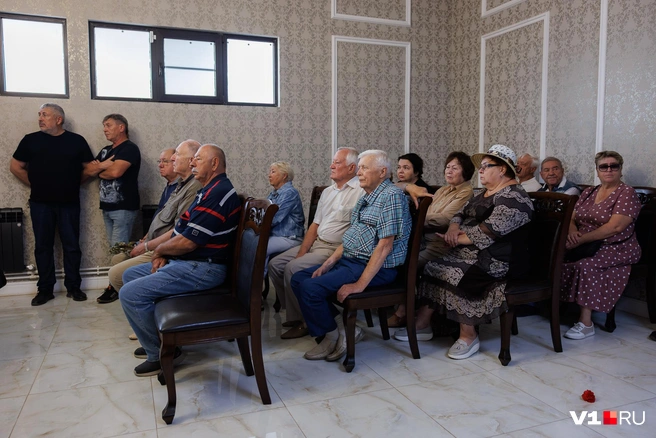 О присутствии некоторых чиновников журналисты узнали из бесед с гостями  | Источник: Алексей Волхонский / V1.RU