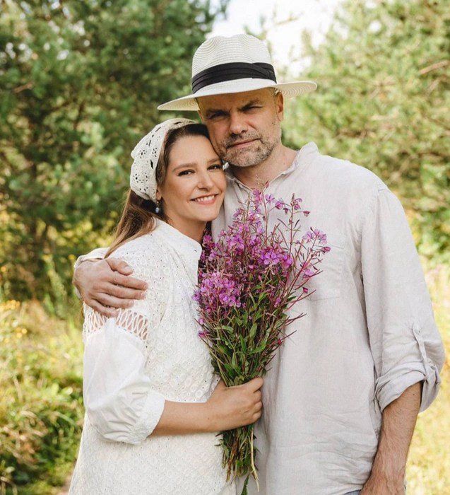 Таким снимков Глафира поделилась в фарфоровую свадьбу с Алексеем | Источник: Глафира Тарханова / Telegram