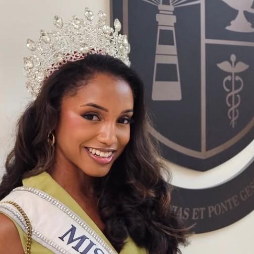 «Кровоизлияние, рваные раны на лице»: травмы участницы Габриэль Генри, рухнувшей со сцены на «Мисс Вселенная — 2025»