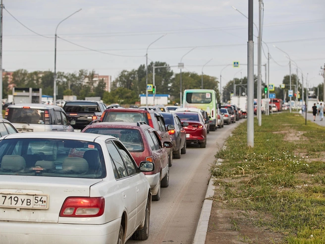 Водители из Бердска и Академгородка застряли в пробке по пути в Новосибирск | Источник: Александр Ощепков / NGS.RU