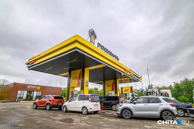 на «Роснефти» в канистры нельзя | Источник: Олег Фёдоров / CHITA.RU