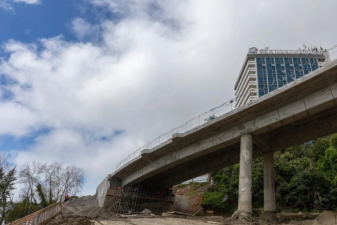 Дорога парит в воздухе | Источник: sochi.ru