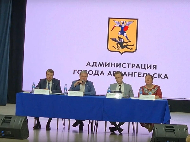 Дмитрий Морев на встрече с горожанами | Источник: Коротко и по делу | Михаил Шишов | Архангельск / Vk.com