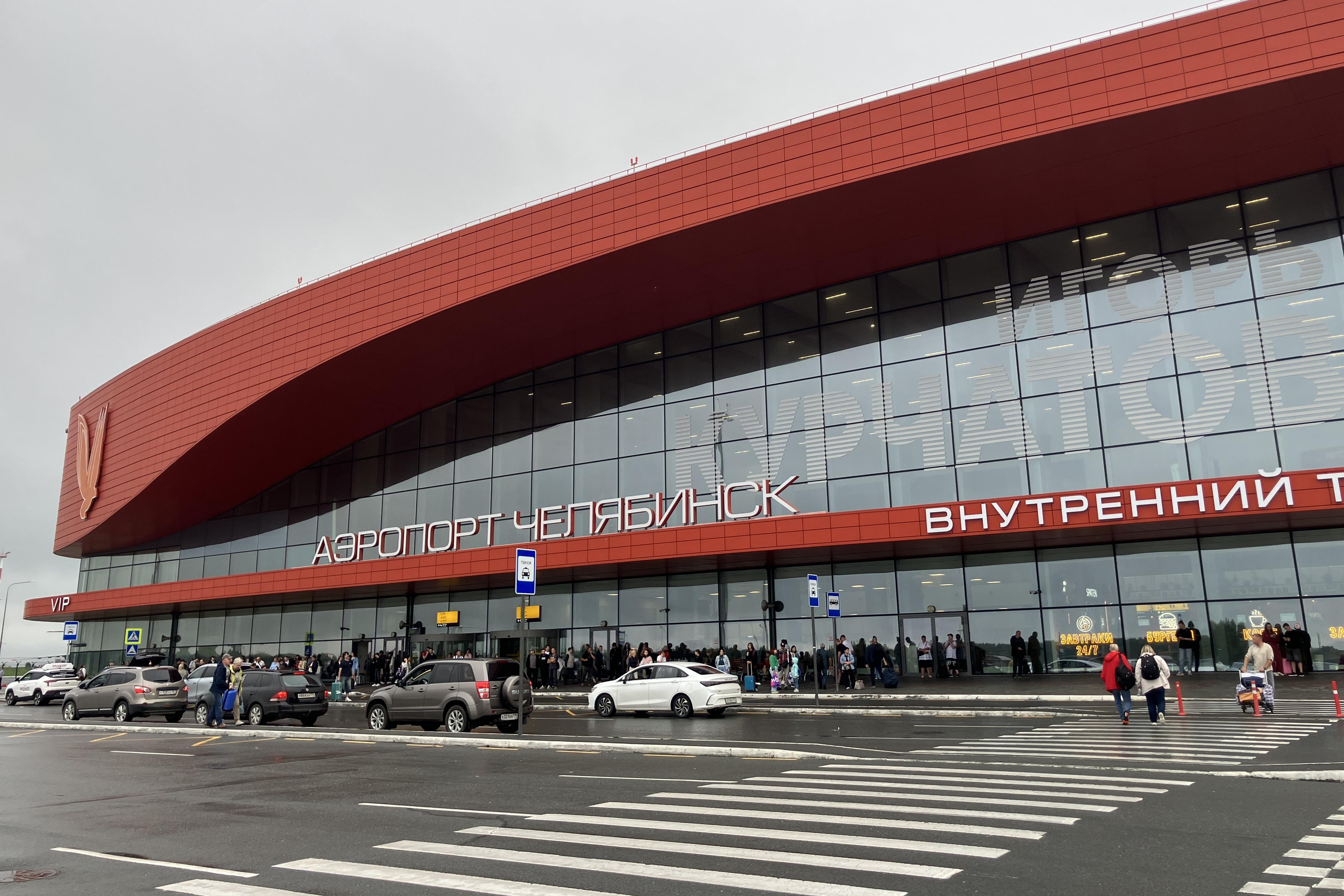 В аэропорту Челябинска задержали пять рейсов в Москву, еще один отменен
