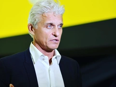 «Вылезаешь из нищеты, пашешь, а всем от тебя нужны деньги»: онкобольной Тиньков разочаровался в своих миллиардах