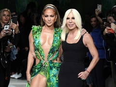 Какая актриса первой надела «то самое» платье Versace, которое Лопес прославила после нее