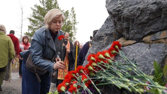 К мемориалу возложили цветы | Источник: администрация Оренбурга