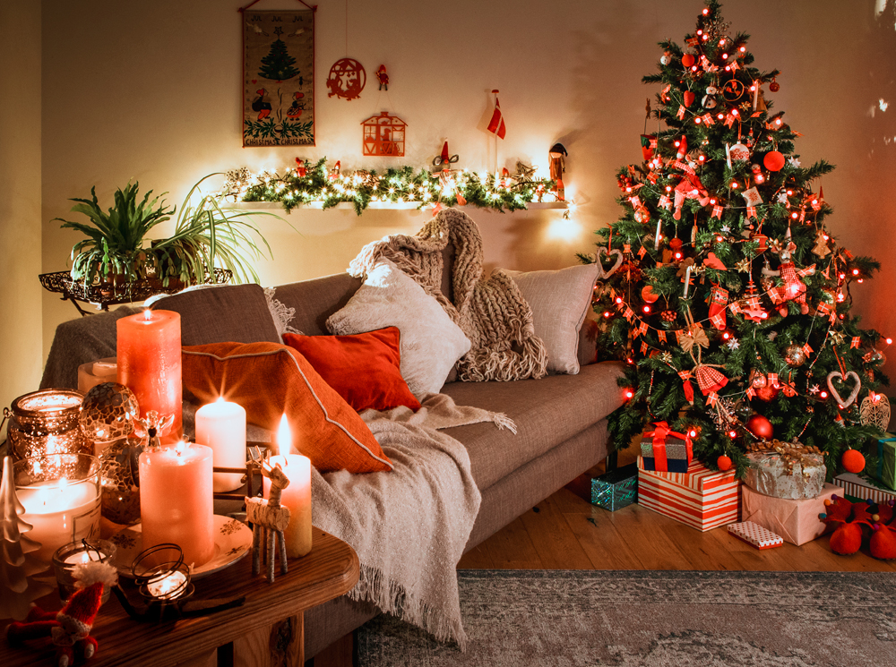 Елки, палки, мандарины: как украшают новогодние деревья в разных странах мира | marieclaire.ru