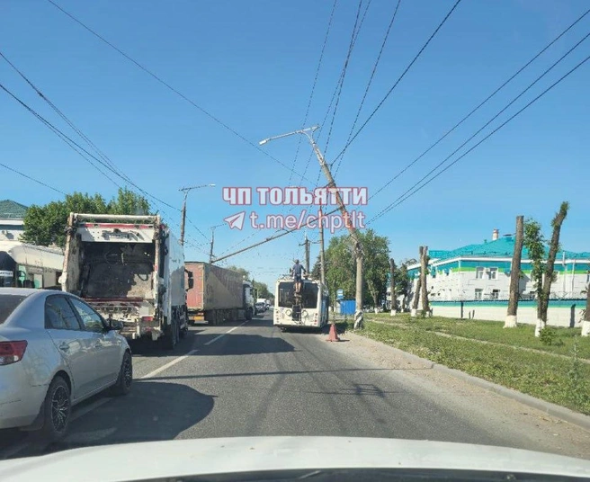 Этот столб снес автокран? | Источник: «ЧП Тольятти» / t.me