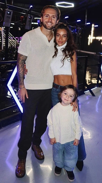 Влад и Ангелина Соколовские с сыном | www.starhit.ru