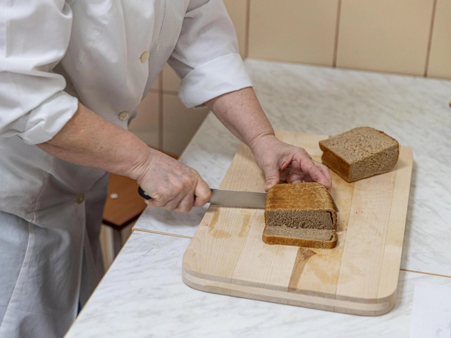 Нет необходимости добавлять хлеб к каждому приему пищи. | Источник: Александр Ощепков / NGS.RU