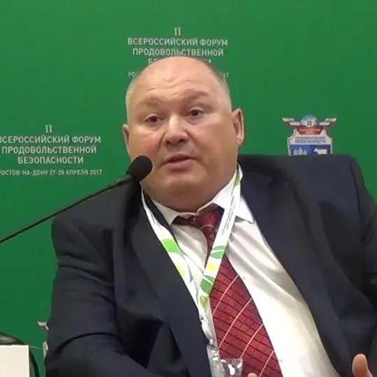<p>Анатолий Тихонов </p>