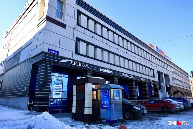 Три фирмы другого сына Анатолия Семенова&nbsp;— Андрея числятся в Центре интерьера «Магнит» | Источник: Михаил Шилкин 