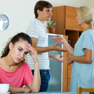 Родители против супруга: как справиться с семейным конфликтом