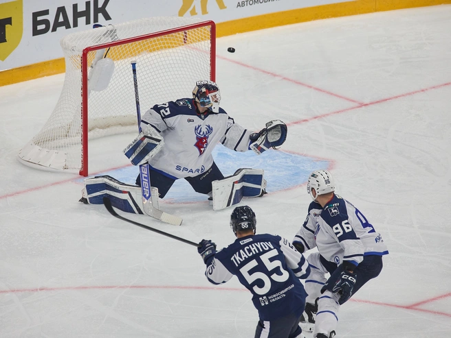 На ледовой площадке встретились ХК «Сибирь» и нижегородское «Торпедо». | Источник: Александр Ощепков / NGS.RU