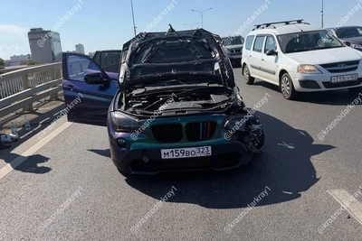 Угонщик разбил BMW в Краснодаре через 15 минут