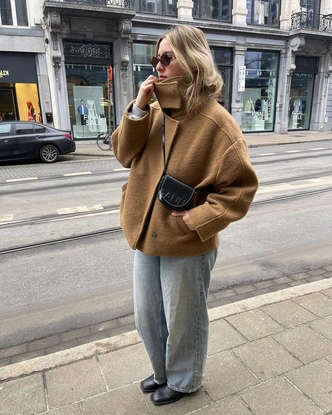 Olsen tuck: заправлять волосы под одежду — новый модный прием от сестер Олсен Olsen tuck: заправлять волосы под одежду — новый модный прием от сестер Олсен